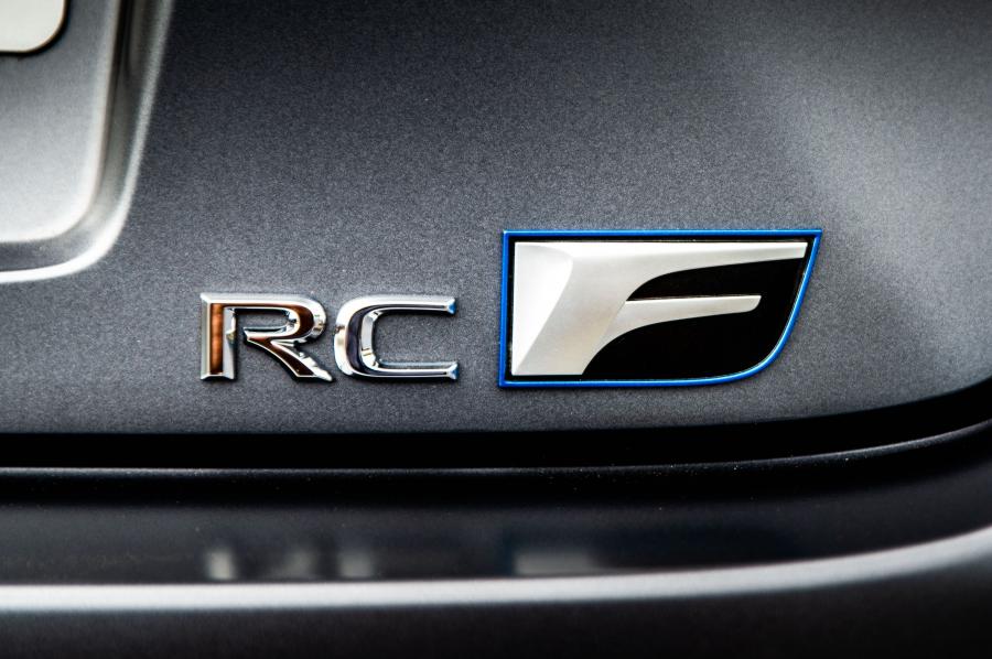 Логотип Lexus RC F 10th Anniversary Limited 2018 года  (UK) (фото 13 из 34)